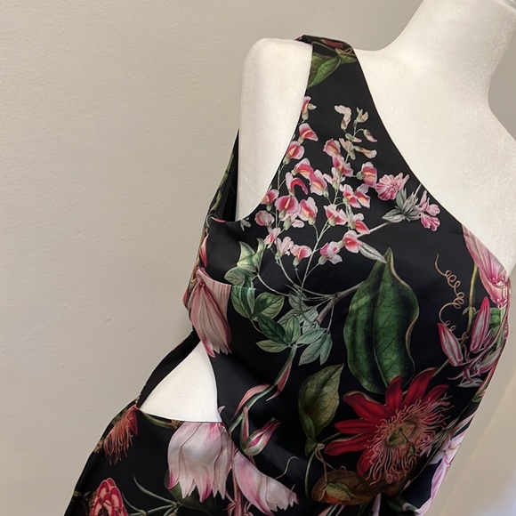 Walk This Way Dress - Picture 5 of 11